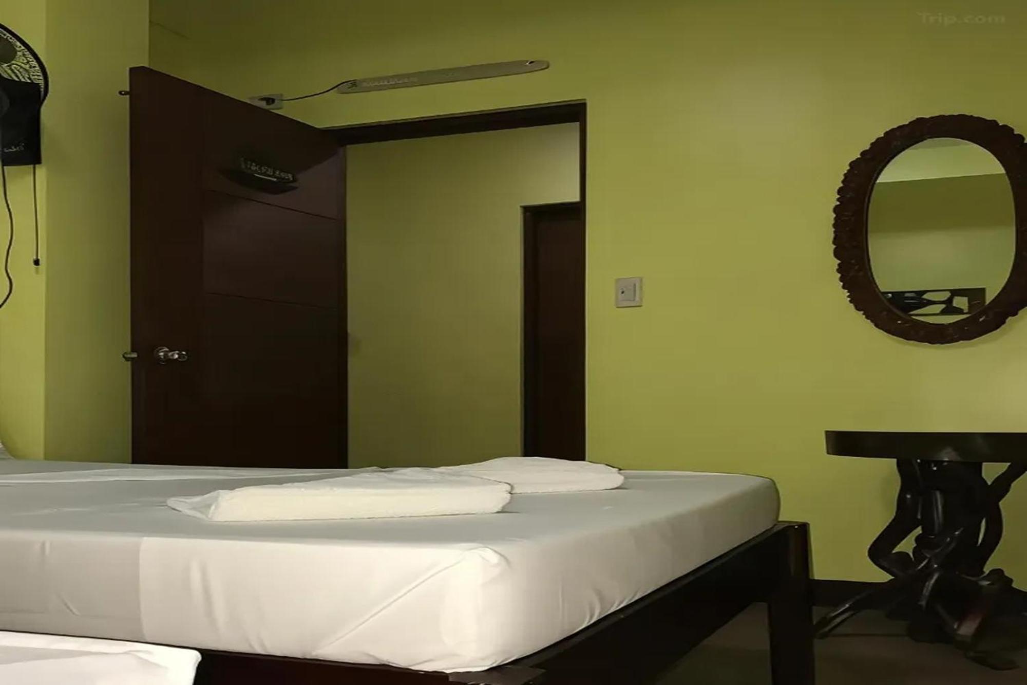 Luis Bay Travellers Lodge Coron Bagian luar foto