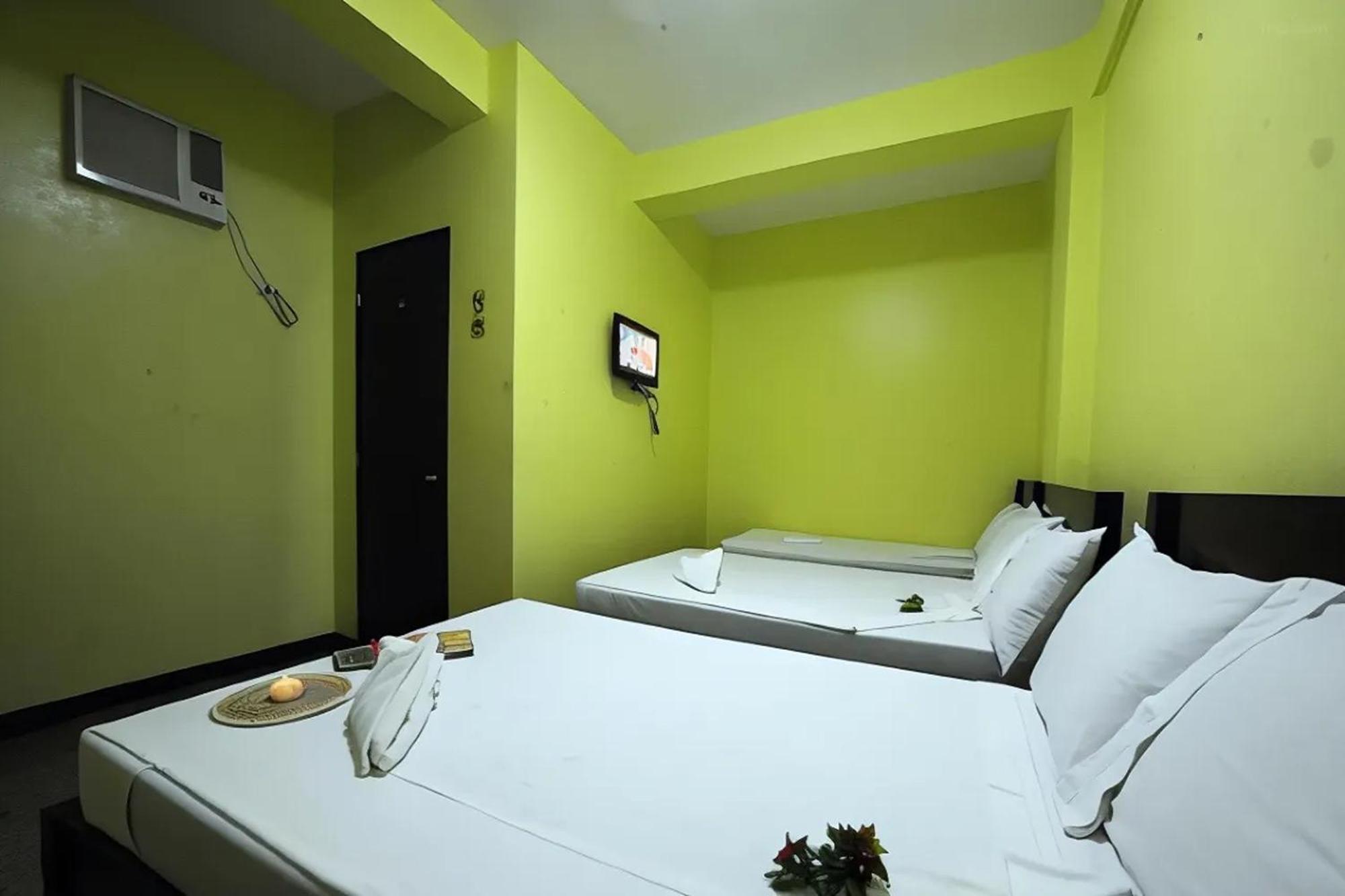 Luis Bay Travellers Lodge Coron Bagian luar foto