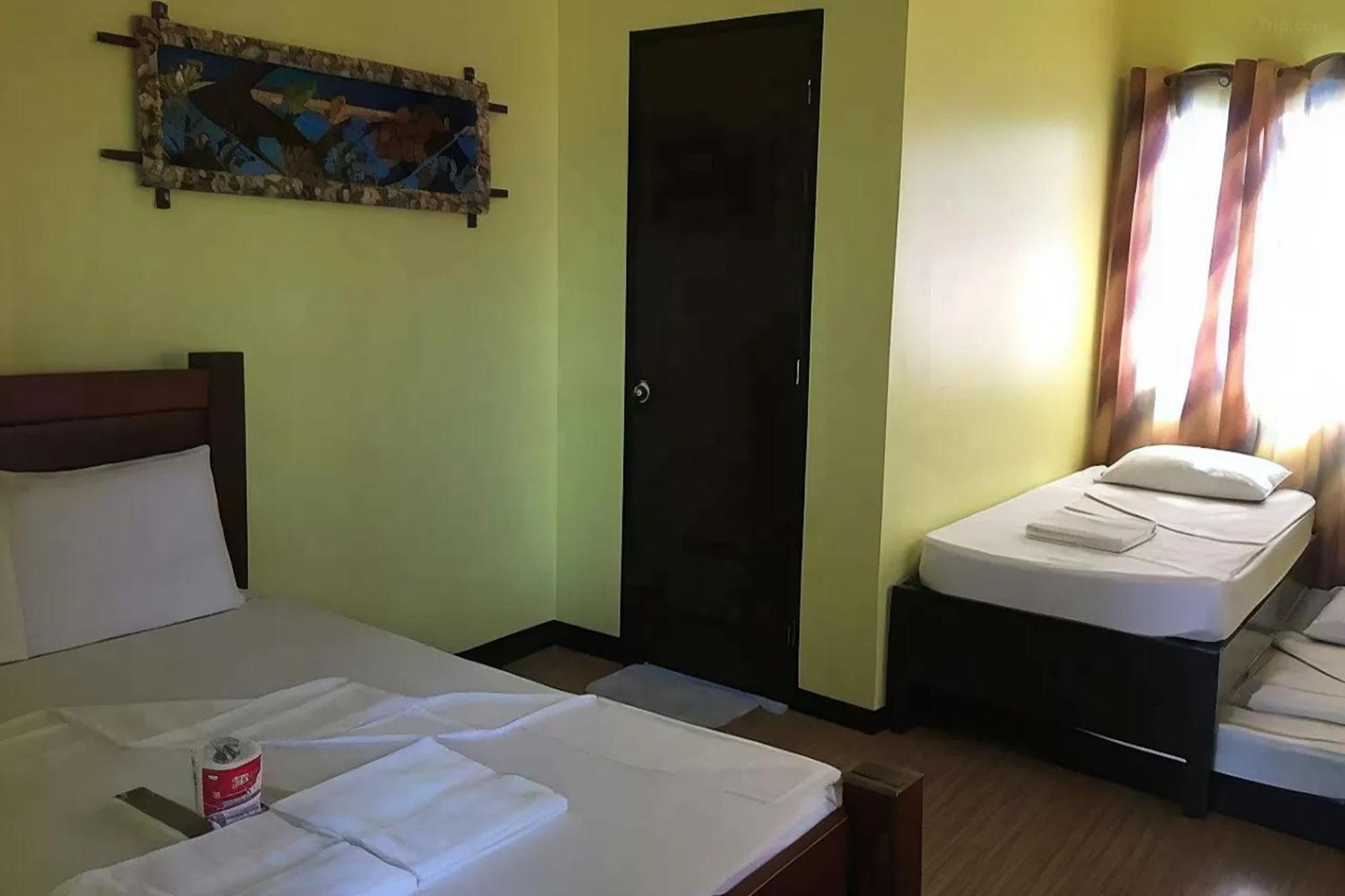 Luis Bay Travellers Lodge Coron Bagian luar foto