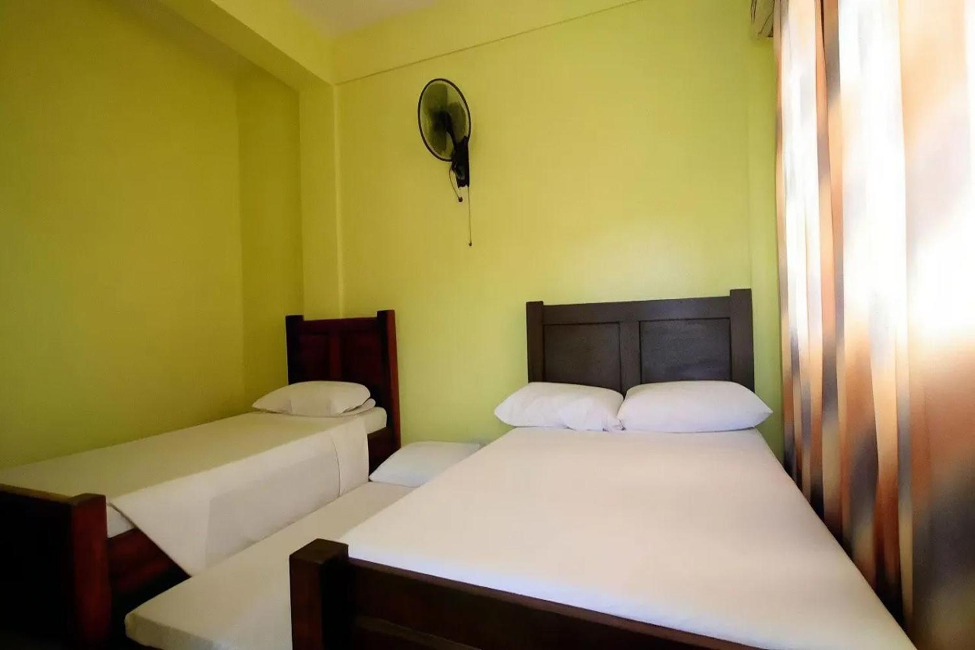 Luis Bay Travellers Lodge Coron Bagian luar foto