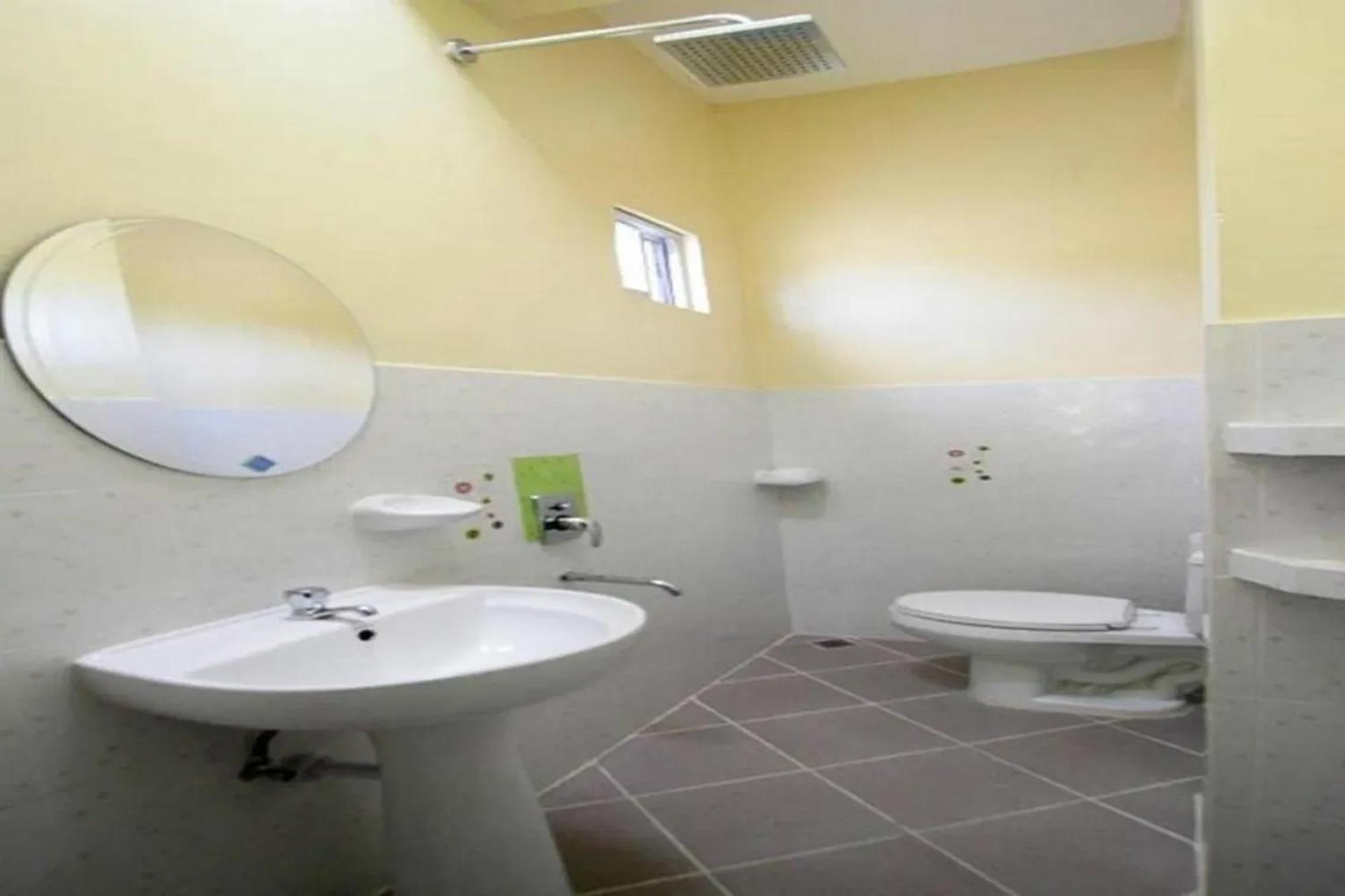 Luis Bay Travellers Lodge Coron Bagian luar foto
