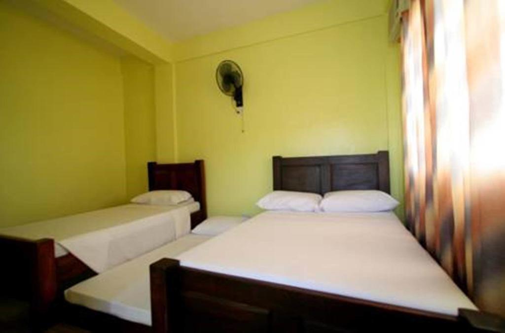 Luis Bay Travellers Lodge Coron Bagian luar foto