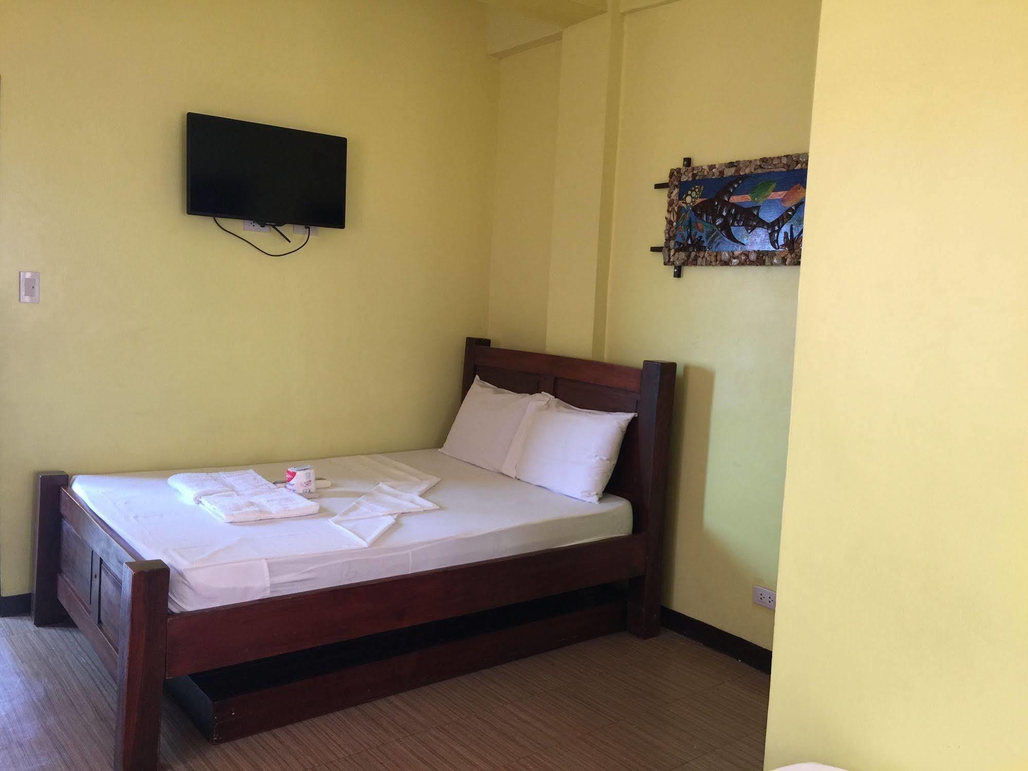 Luis Bay Travellers Lodge Coron Bagian luar foto