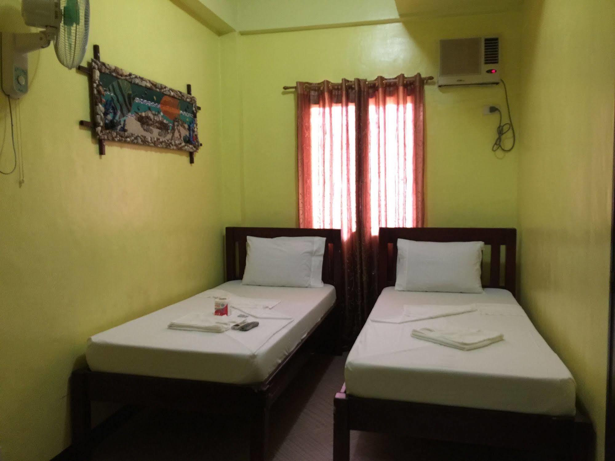 Luis Bay Travellers Lodge Coron Bagian luar foto