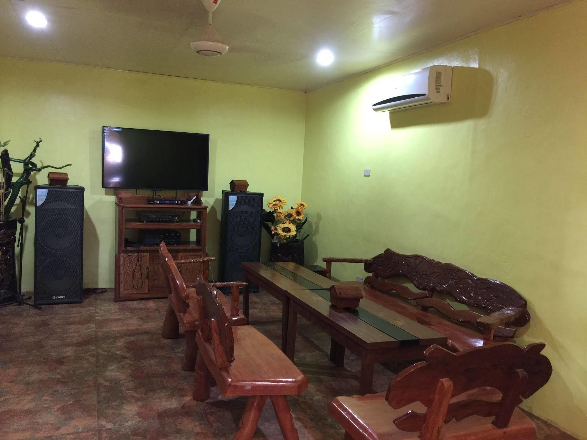 Luis Bay Travellers Lodge Coron Bagian luar foto